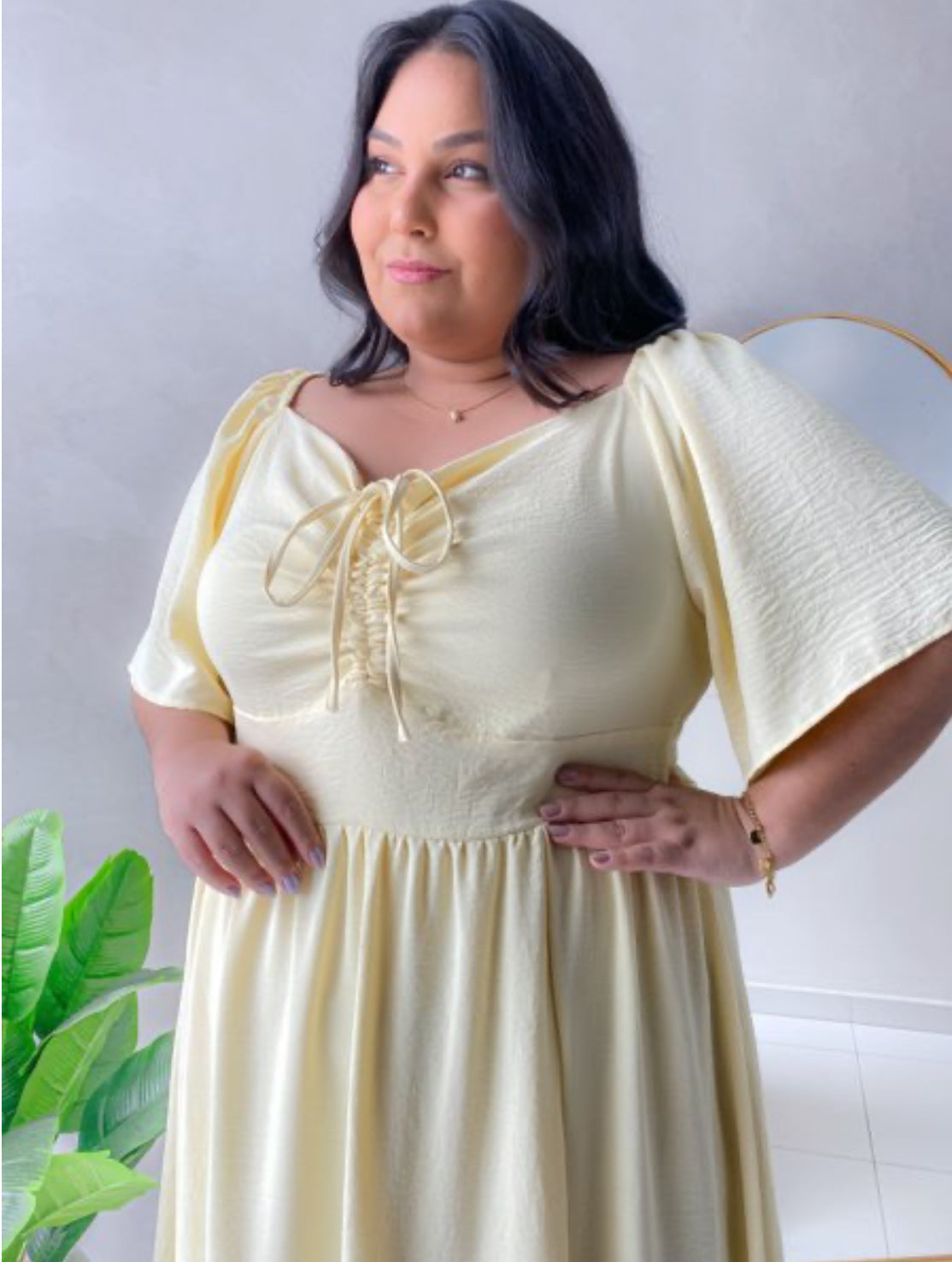 Vestido longo Amarelo Manteiga com regulagem no busto