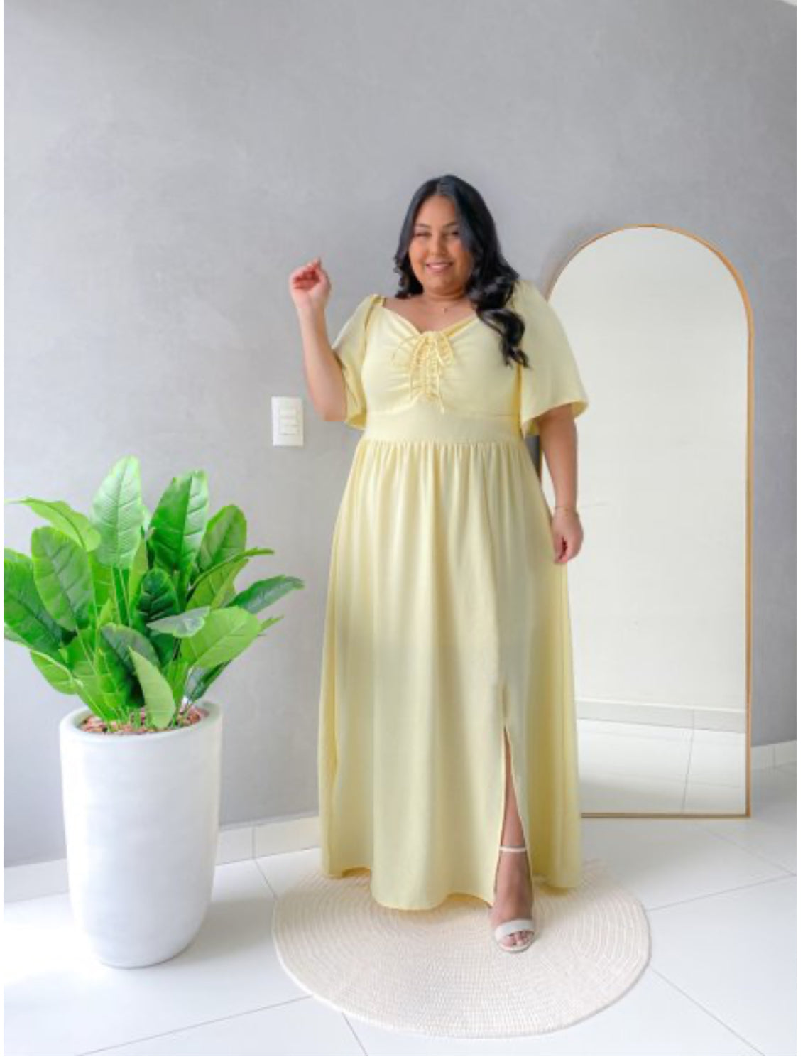 Vestido longo Amarelo Manteiga com regulagem no busto