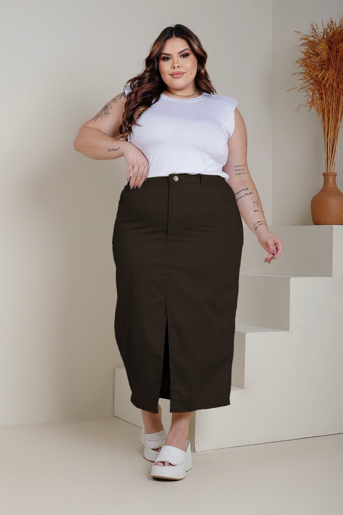 Saia Midi de Sarja Marrom com Fenda